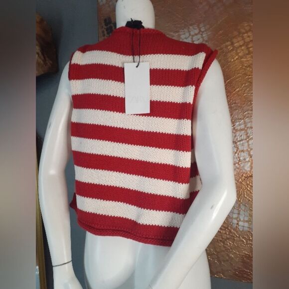 Nwt Zara Red and Crean Striped Knit Vest with Large Goldtone Buttons - Picture 5 of 12